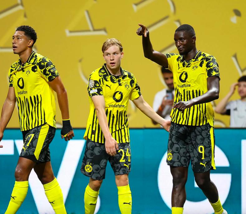 开云足球直播-多特蒙德绝杀AC米兰，莱万关键制胜